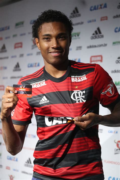 Vitinho a um passo da realização do sonho no Flamengo Estou louco