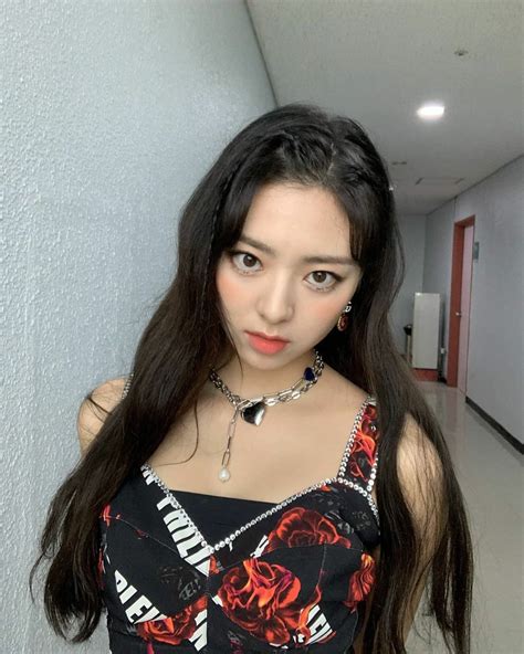 Itzy Yuna Instagram Em 2020 Feminino Coreana