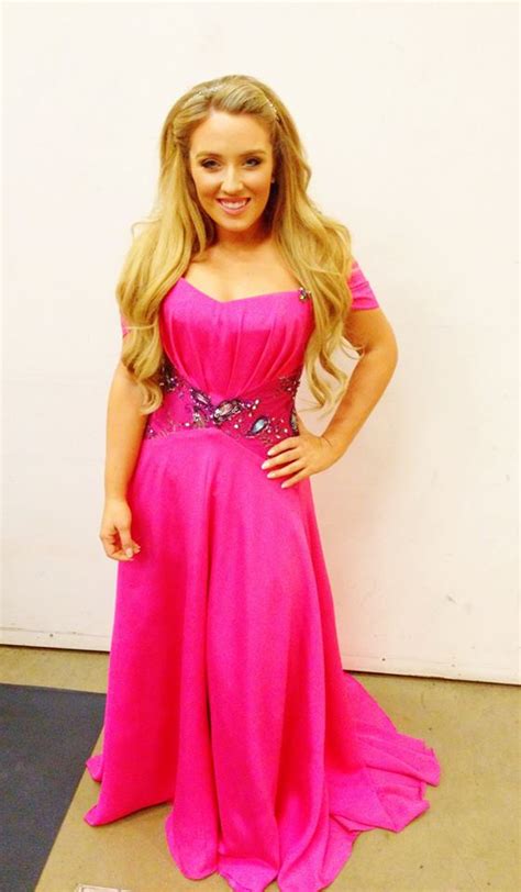 Hot Sexy Chloe Agnew Bikini Pics