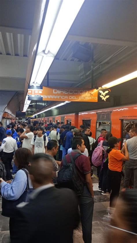 Desalojan Trenes En Tacubaya Por Falla En La L Nea Del Metro