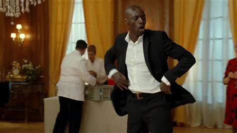 Omar Sy Intouchables Danse De Driss L Anniversaire De Philippe