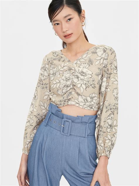 Floral Center Ruched Crop Top Beige Pomelo Fashion