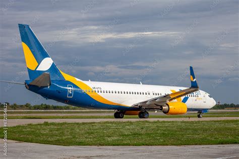 Ukrainian Passenger Plane Azurair Boeing Ur Azo Airport Apron