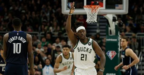 WATCH: Jrue Holiday, Bucks go to hilarious lengths for contract bonus