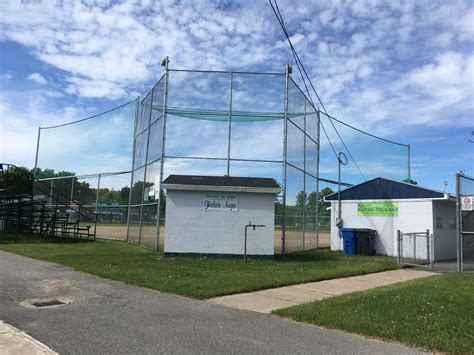 Lillumination Du Terrain De Baseball Choisi Au Budget Participatif