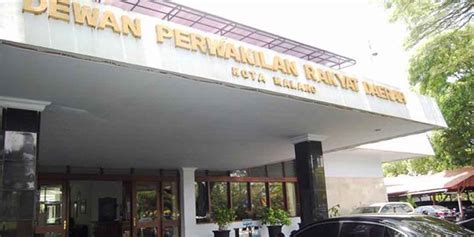 Anggota Dprd Kota Malang Ditahan Gedung Dewan Nyaris Melompong