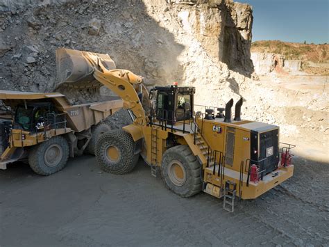 New Cat® 992 Wheel Loader increases productivity up to 32% and is up to ...