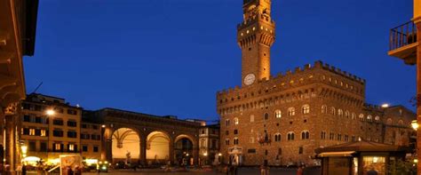 Guía Completa de la Piazza della Signoria en Florencia Historia