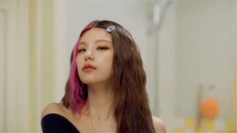 Itzy Swipe Yuna Pic Artofit