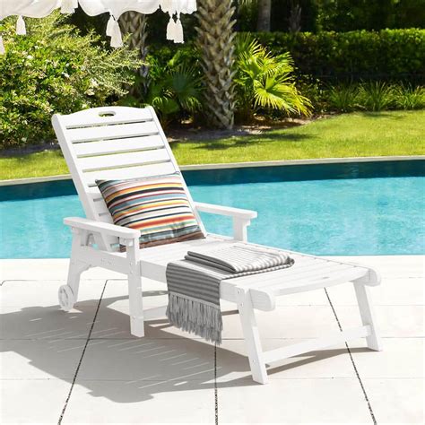 Lue Bona Hampton White Patio Plastic Outdoor Chaise Lounge Chair With