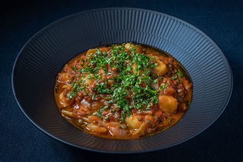 Smoky Spanish Lentil Potato And Leeks Stew Sy Selkie