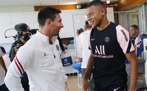 Kylian Mbapp Da La Bienvenida A Lionel Messi Al Psg