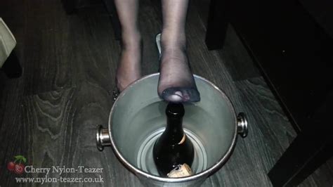 Als Ice Bucket Challenge Mp Sport MILF Porn By Cherry Nylon Teazer