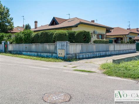 Vendita Villa Unifamiliare In Via Gian Lorenzo Bernini Magnago Buono