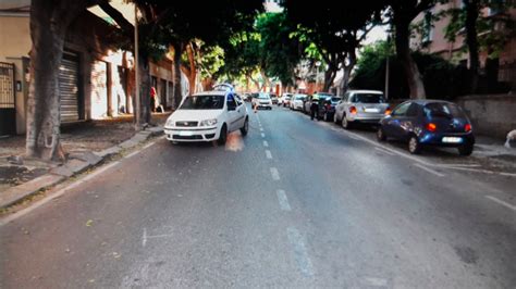 Cagliari Auto Perde Il Controllo In Viale Merello 21enne In Ospedale