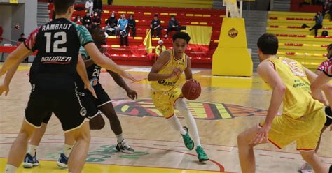 Basket Ball Pro B Saint Vallier Fait Tomber Boulazac