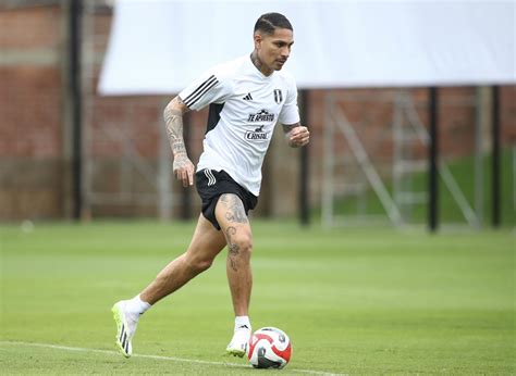 Selección peruana continúa hoy sus entrenamiento para enfrentar a