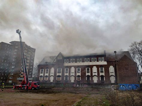 Oberhausen Rauchwolke über der Stadt Schule in Flammen DerWesten de