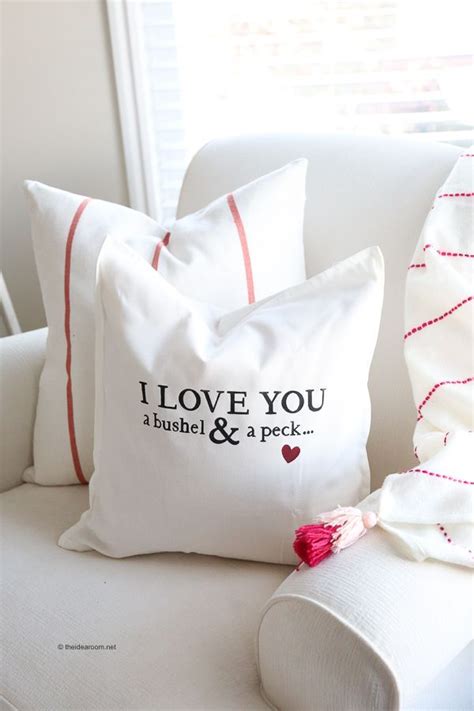 Bushel and A Peck Pillow | Diy pillows, Pillows, Pillow projects