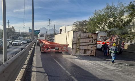 Colapsa Vialidad En Nogalar Tras Volcar Caja De Tr Iler