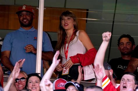 Bill Belichick cracks joke about Travis Kelce-Taylor Swift dating ...