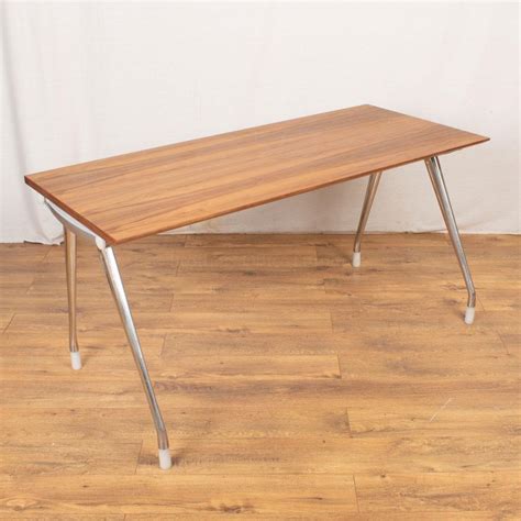 Herman Miller Walnut Veneer 1500x650 Straight Desk