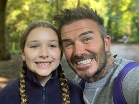 Acosadora De Beckham Intenta Recoger A Su Hija Harper En La Escuela