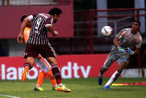 dois gols de Fred Fluminense vira e goleia o Nova Iguaçu