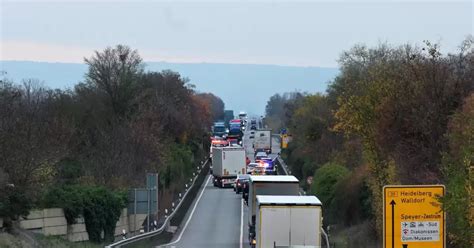 Nach Unfall Auf B39 Zwei Personen Leicht Verletzt Und Hoher