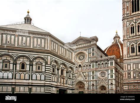 the beautiful architecture of Italy's IL Duomo in Florence Stock Photo ...