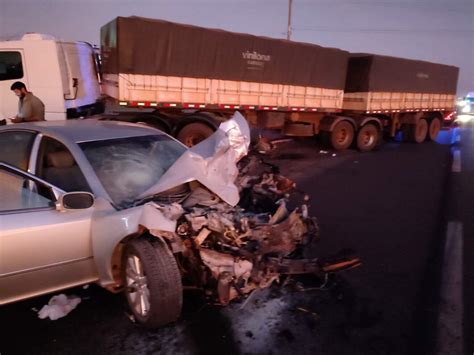 Motorista Tenta Ultrapassagem Bate De Frente Com Caminhão E Morre Na