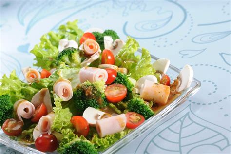 Prepara una ensalada de Jamón y Brócoli Recetas Nestlé