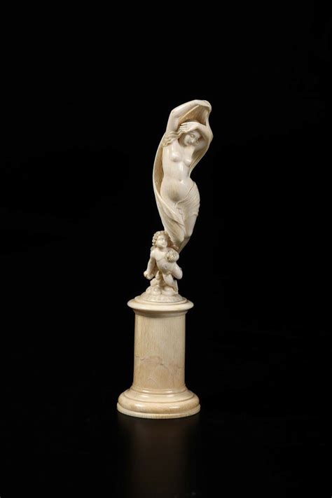 Scultura In Avorio Raffigurante Venere Con Bimbo XIX Secolo Auction