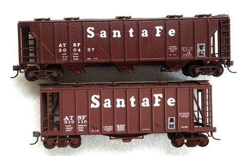 Different Santa Fe Covered Hoppers Ho