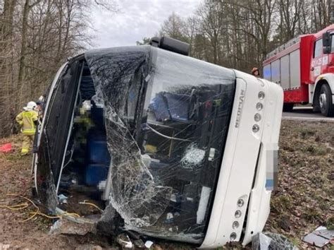 Lubelskie Wypadek Autokaru Na Dk W R D Rannych S Dzieci Wprost