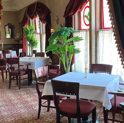 Historic Holly Hotel Restaurant & Comedy Club | Michigan