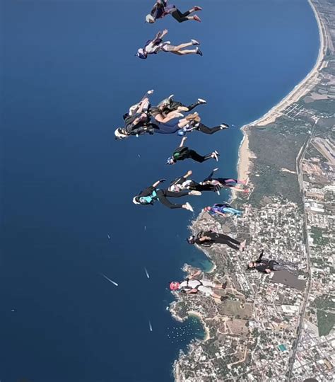 Evento Em Puerto Escondido Re Ne Mulheres Voando Juntas Sobre O Mar