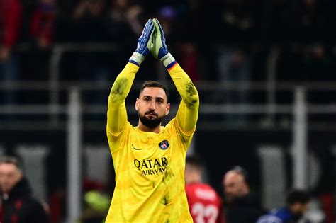 Gianluigi Donnarumma Regresó A San Siro Y Los Hinchas Del Milan Lo