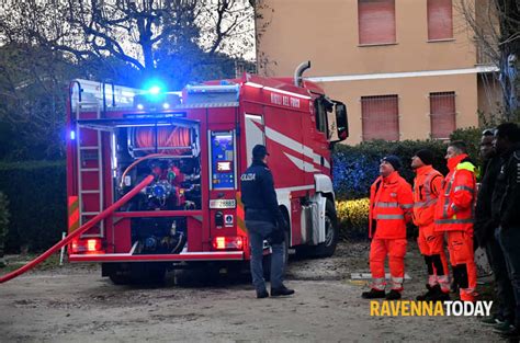 Fuga Di Gas Esplosione Ed Incendio In Un Abitazione Fotoservizio Di