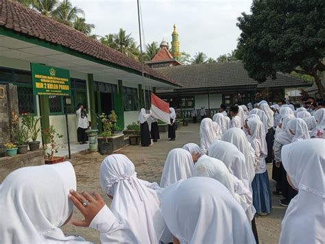 Peringati Hari Santri MIN 2 Kulon Progo Gelar Kegiatan Kementerian