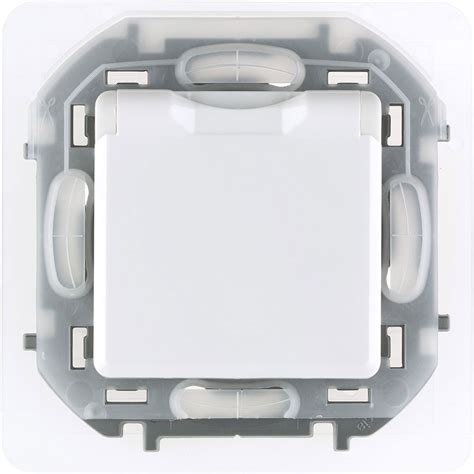 Розетка IP44 Legrand Inspiria с заземлением, защитными шторками и ...