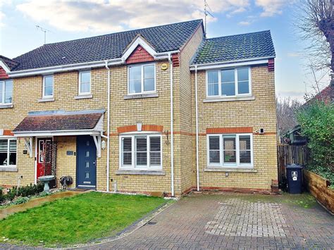 3 Bed Semi Detached House For Sale In Knaphill Woking Surrey Gu21 £