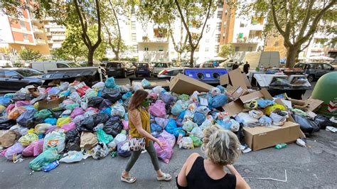 Rifiuti Roma Ama Lancia Nuovo Allarme E Chiede Riapertura Di