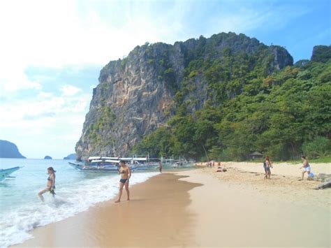 HELICOPTER ISLAND in El Nido, Palawan (Guide, Story & Tips)