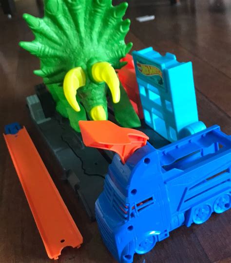Hot Wheels Ataque Triceratops Brinquedo Hot Wheels Usado Enjoei