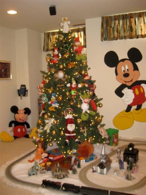 45 Amazing Disney Christmas Tree Decorations Ideas - Decoration Love