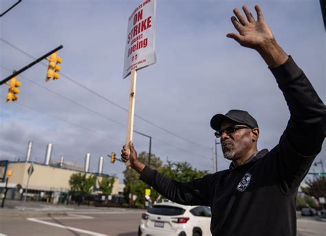 Boeing Strike Update Workers Extend Work Stoppage Rejecting New Deal