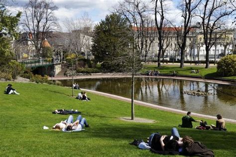 Le Jardin Lecoq Se Met à Lheure Dété Clermont Ferrand 63000