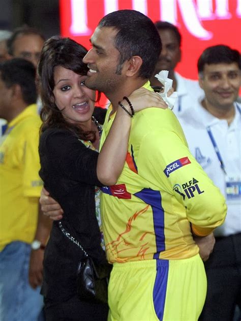 Dhoni With Wife Sakshi Rawat Hot Photos Hd Art Wallpapers