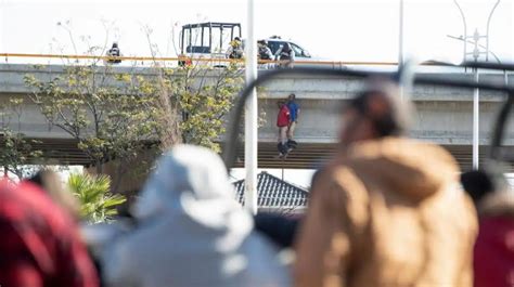 Hallan diez cadáveres colgados de un puente en Zacatecas México